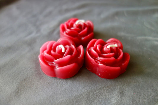 Flower candles from beeswax